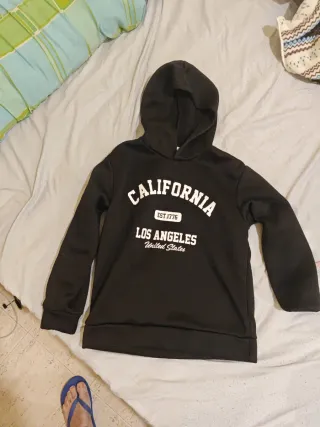 Sudadera con capucha negra de Shein California