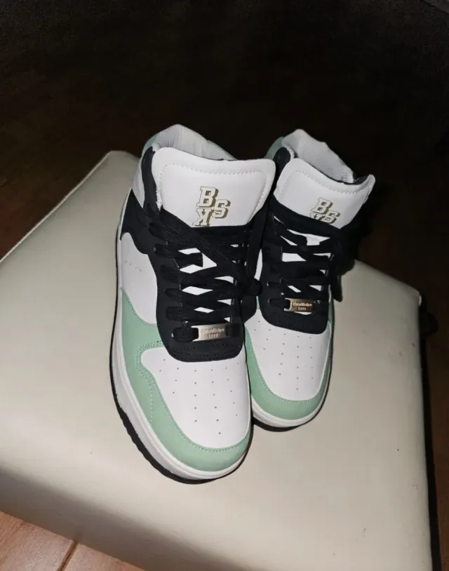 Zapatillas Bershka altas verde y blanco