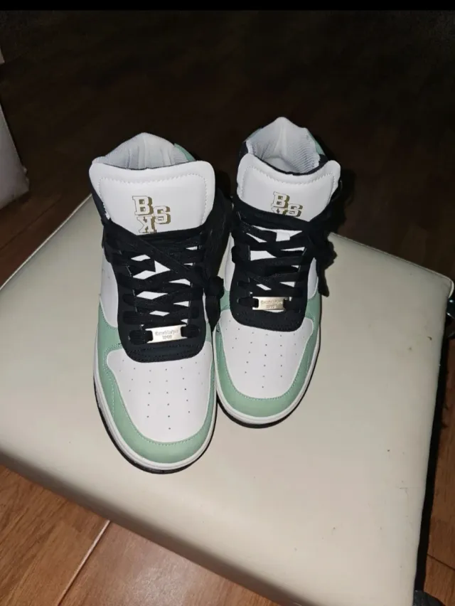 Zapatillas Bershka altas verde y blanco