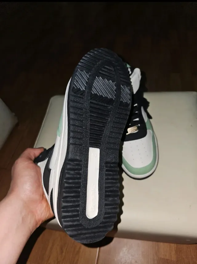 Zapatillas Bershka altas verde y blanco