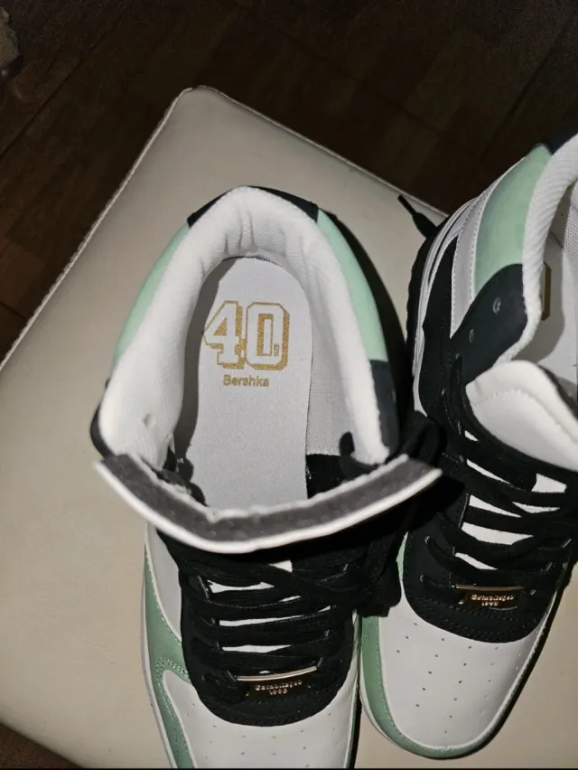 Zapatillas Bershka altas verde y blanco
