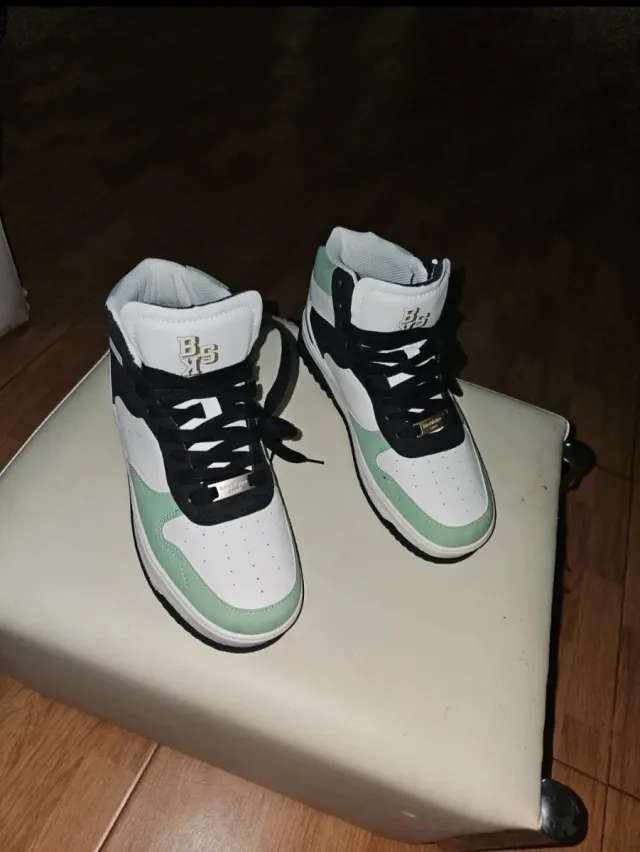 Zapatillas Bershka altas verde y blanco