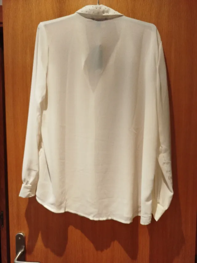 Blusa fiesta con pedrería Talla M