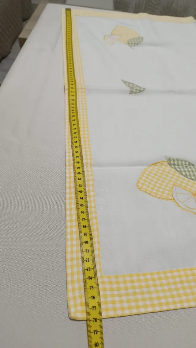 Centrotavola con limoni in tessuto