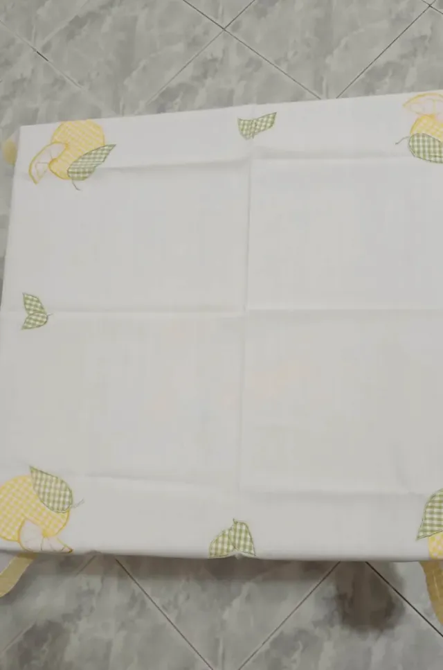 Centrotavola con limoni in tessuto