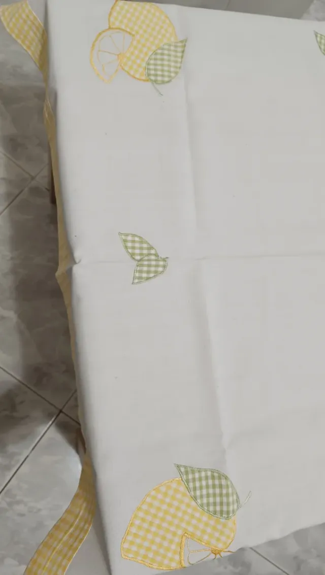 Centrotavola con limoni in tessuto