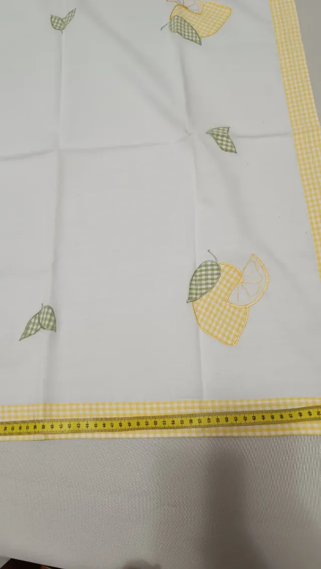 Centrotavola con limoni in tessuto