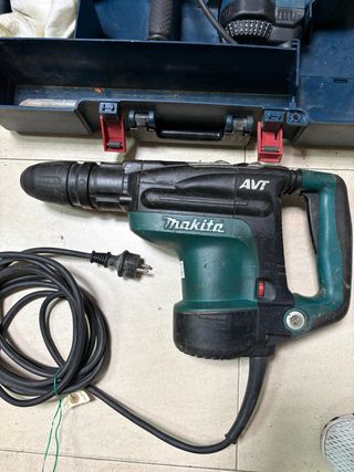 Martillo Makita AVT