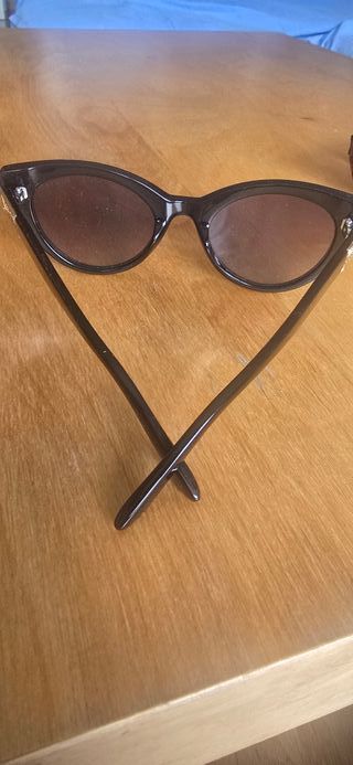 Gafas de sol Guess mujer negras y marrones