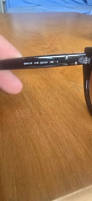 Gafas de sol Guess mujer negras y marrones