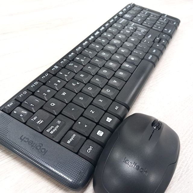Teclado y Ratón Logitech K220 Negro/Gris