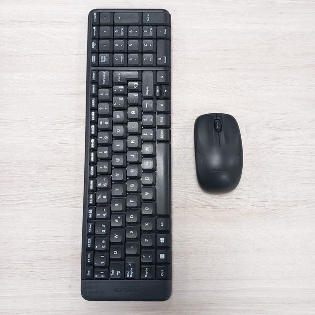 Teclado y Ratón Logitech K220 Negro/Gris