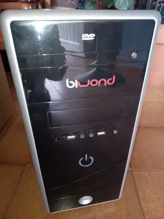 Caja PC Semitorre ATX sin fuente.