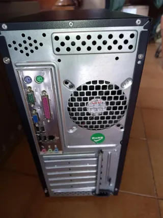 Caja PC Semitorre ATX sin fuente.