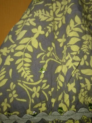 Vestido de tirantes con estampado floral verde