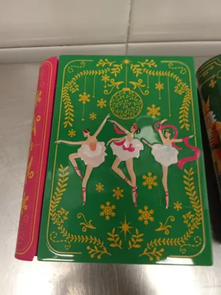 Libri decorativi in latta