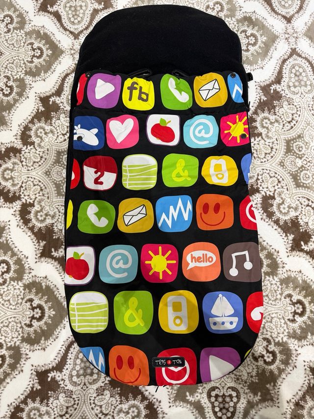 Saco para cochecito con diseño de apps