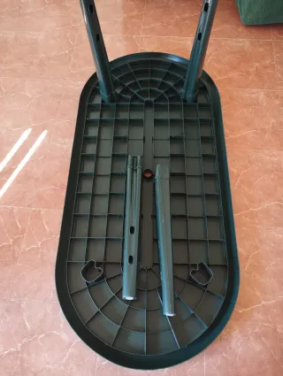 Mesa de jardín plegable de plástico verde