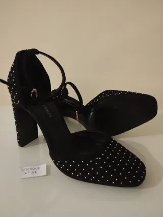 Zapatos Uterqüe tacón negro tachuelas plateadas 37