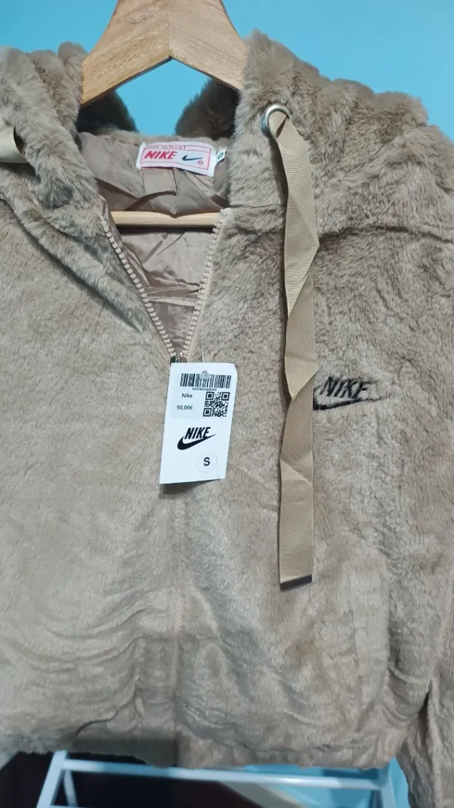 Chaqueta Nike Polar Beige Talla S