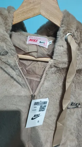 Chaqueta Nike Polar Beige Talla S