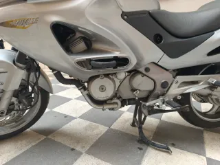 Honda Deauville Plata con Baúl