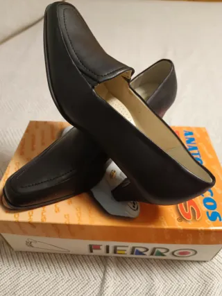 Zapatos de vestir negros para mujer(8€)