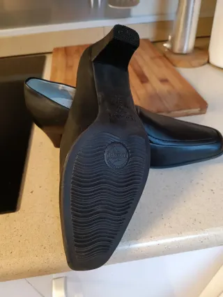 Zapatos de vestir negros para mujer(8€)