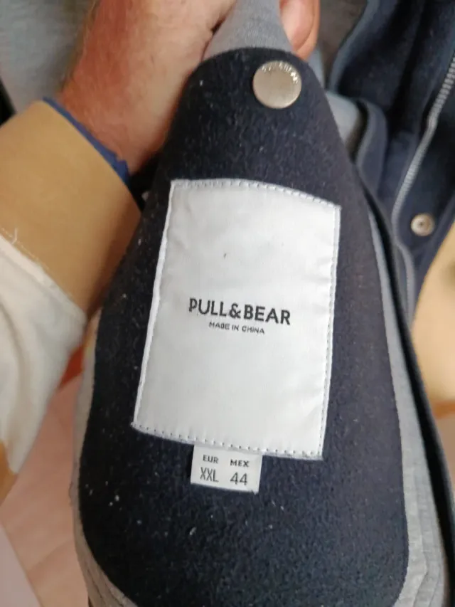 Trenka Pull&Bear azul marino clásico XL.