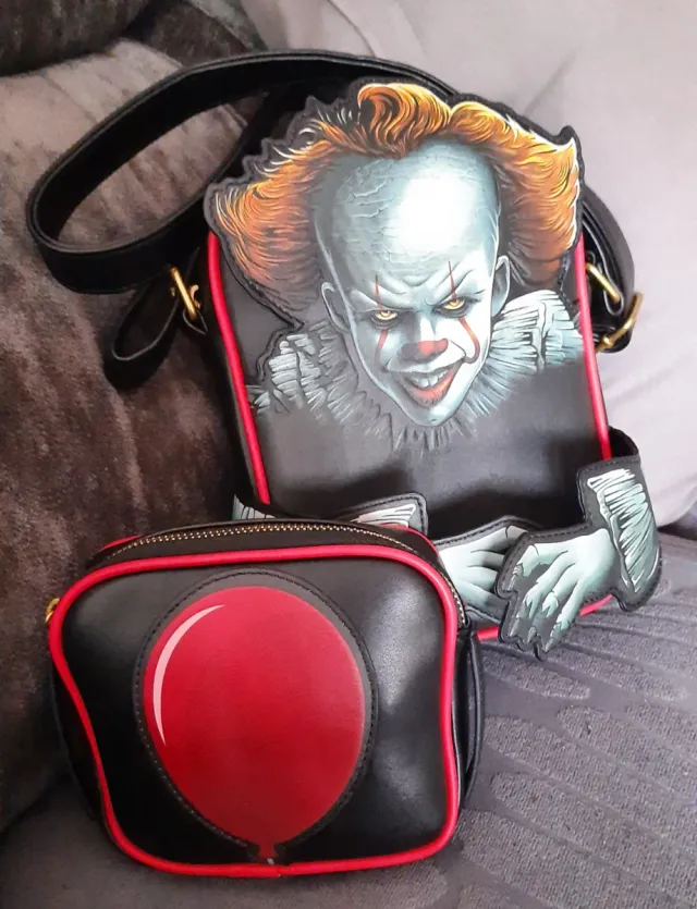 Bolso Loungefly Pennywise