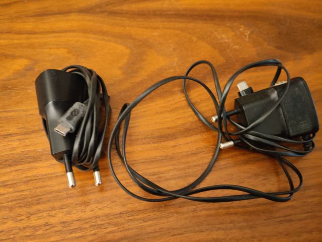 2 Cargadores de móvil (sin probar)