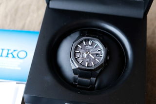 Seiko Astron SSJ015J1 GPS Solar Titanio Negro