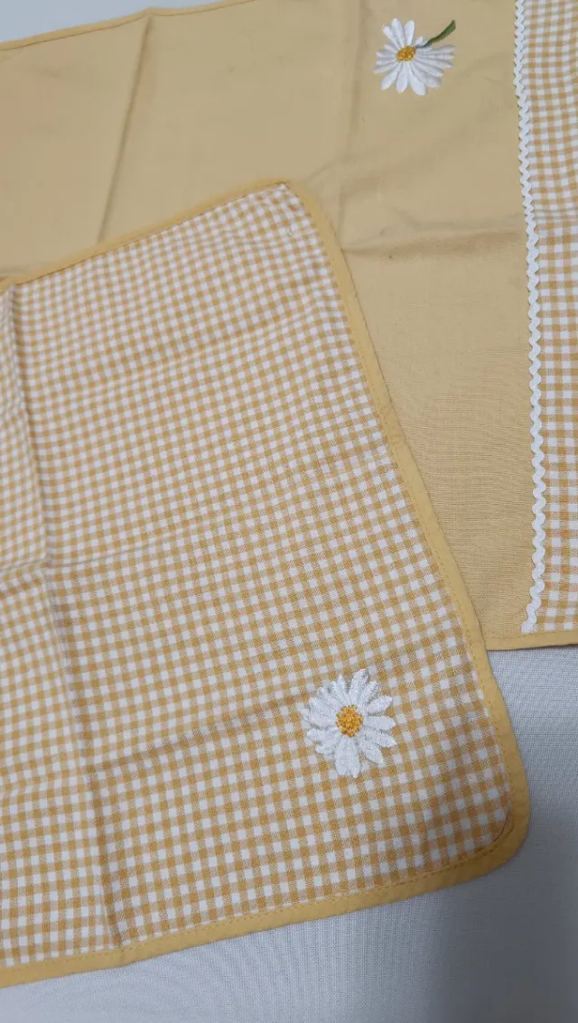 Tovagliolo e tovaglietta con margherite