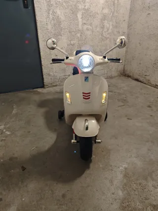Moto Eléctrica Vespa Piaggio para niñ@s