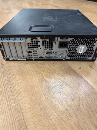 PC HP Torre Negra y Plateada