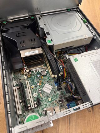 PC HP Torre Negra y Plateada