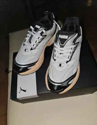 Zapatillas Puma Blancas y Negras