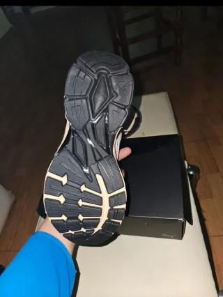 Zapatillas Puma Blancas y Negras