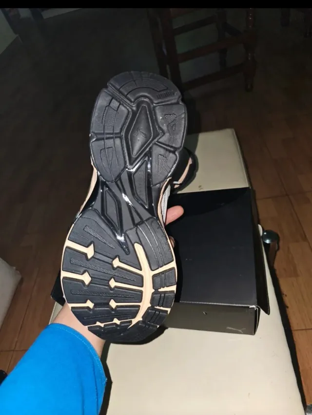 Zapatillas Puma Blancas y Negras