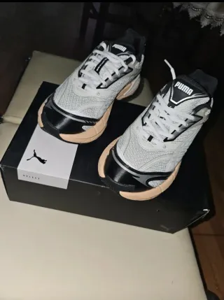 Zapatillas Puma Blancas y Negras