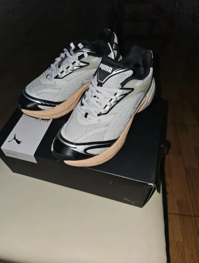 Zapatillas Puma Blancas y Negras