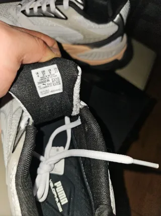 Zapatillas Puma Blancas y Negras