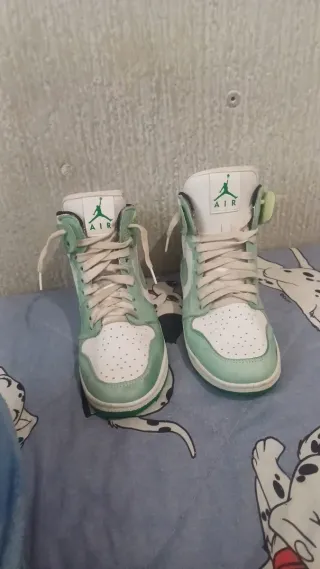 Zapatillas Jordan Air Blancas y Verdes