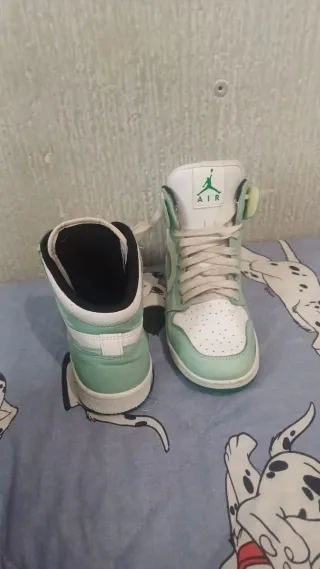 Zapatillas Jordan Air Blancas y Verdes