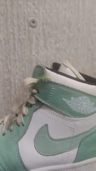 Zapatillas Jordan Air Blancas y Verdes