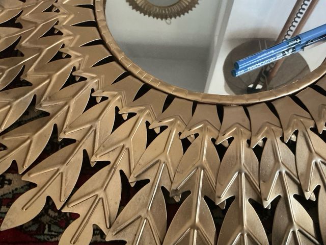 Antico Specchio Sole in Metallo Dorato