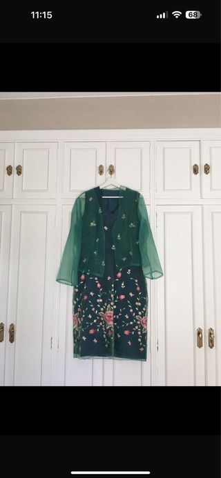 Traje fiesta verde bordado flores