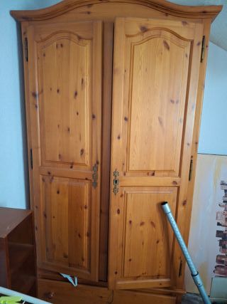 Guardaroba in legno massello