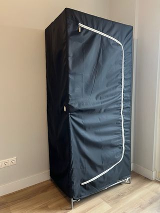 Armario de tela negro con cremallera