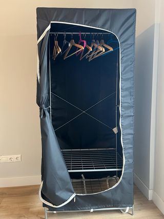 Armario de tela negro con cremallera